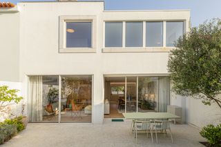 Lisboa Luminosity Villa Lisbon Coast Olivers Travels 01