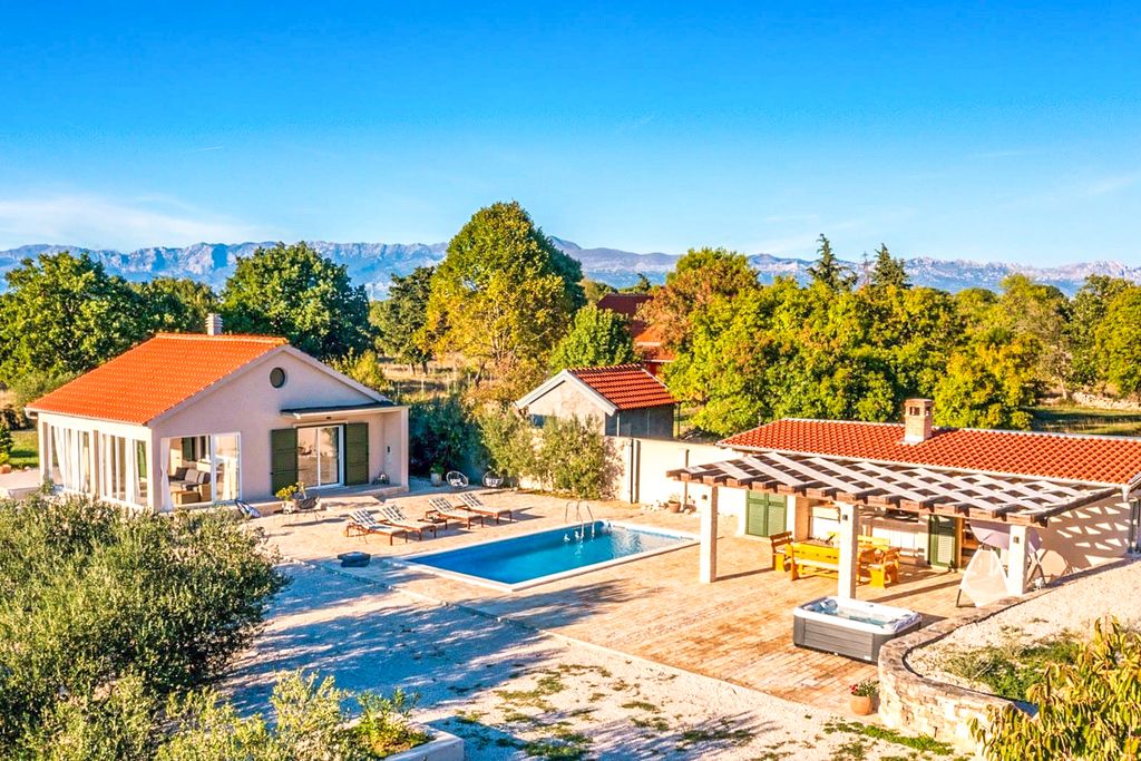 Villa Vardo Dalmatia Coast Olivers Travels 1