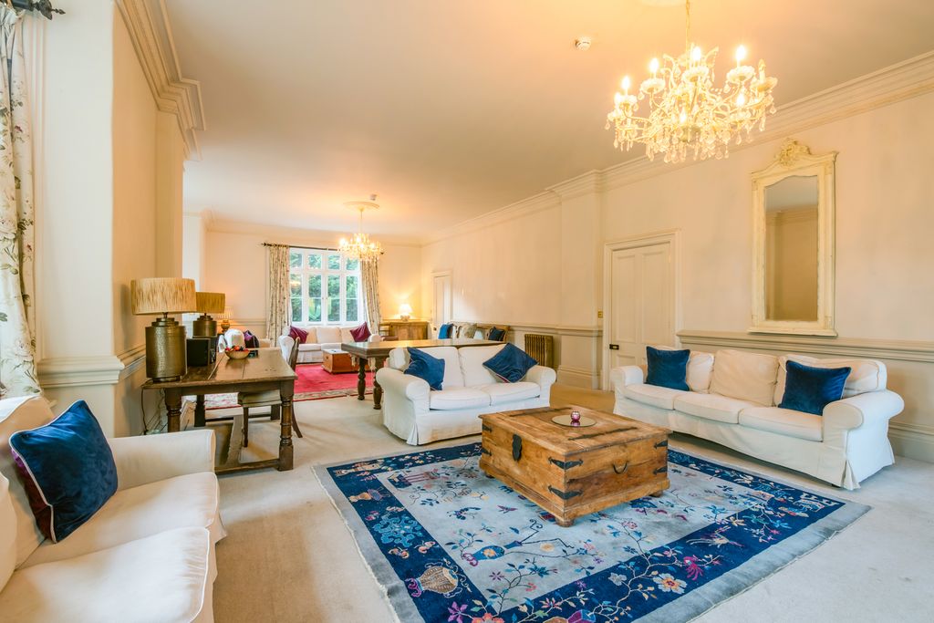 Filigree Manor Norfolk England Olivers Travels 4 01