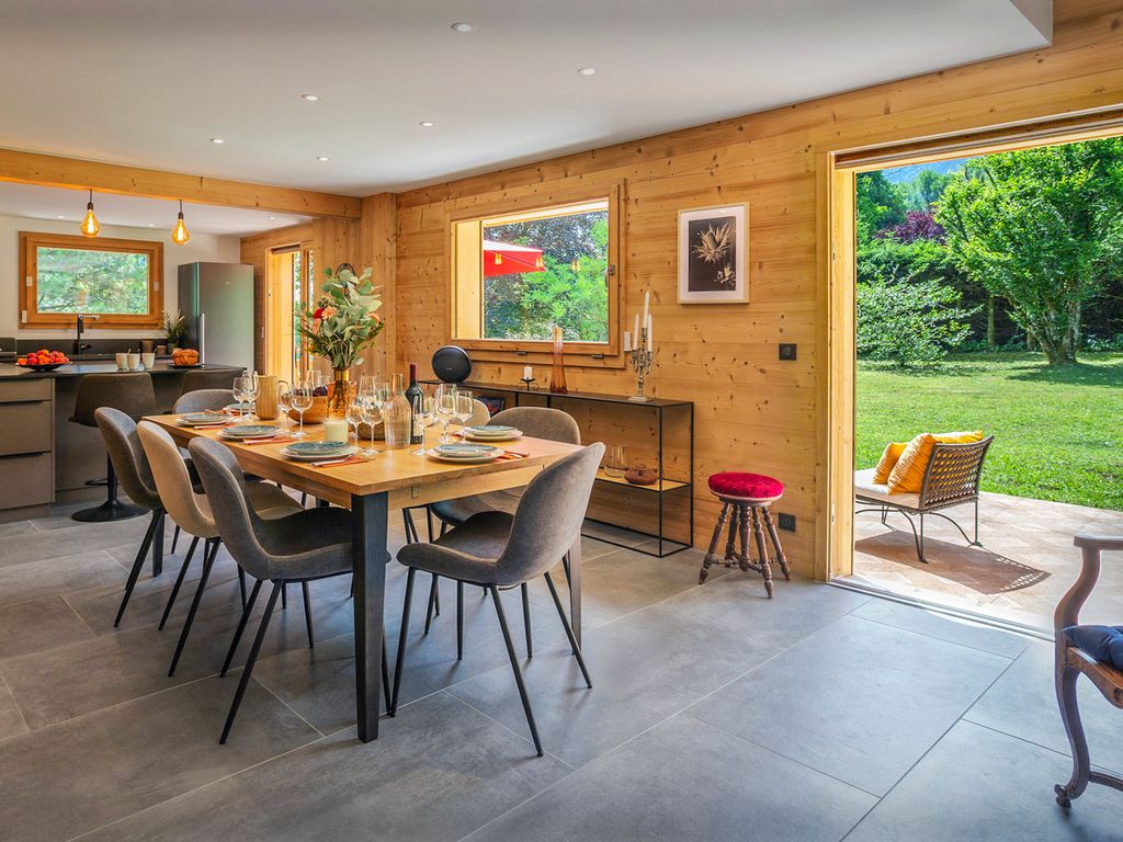 Vue des Pentes Rhone Alpes Olivers Travels 4