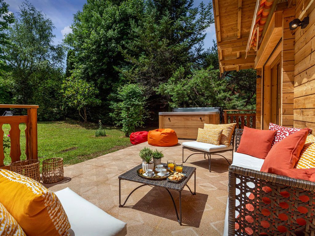 Vue des Pentes Rhone Alpes Olivers Travels 5