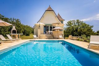 Maison des Sept Tours Dordogne Olivers Travels 1
