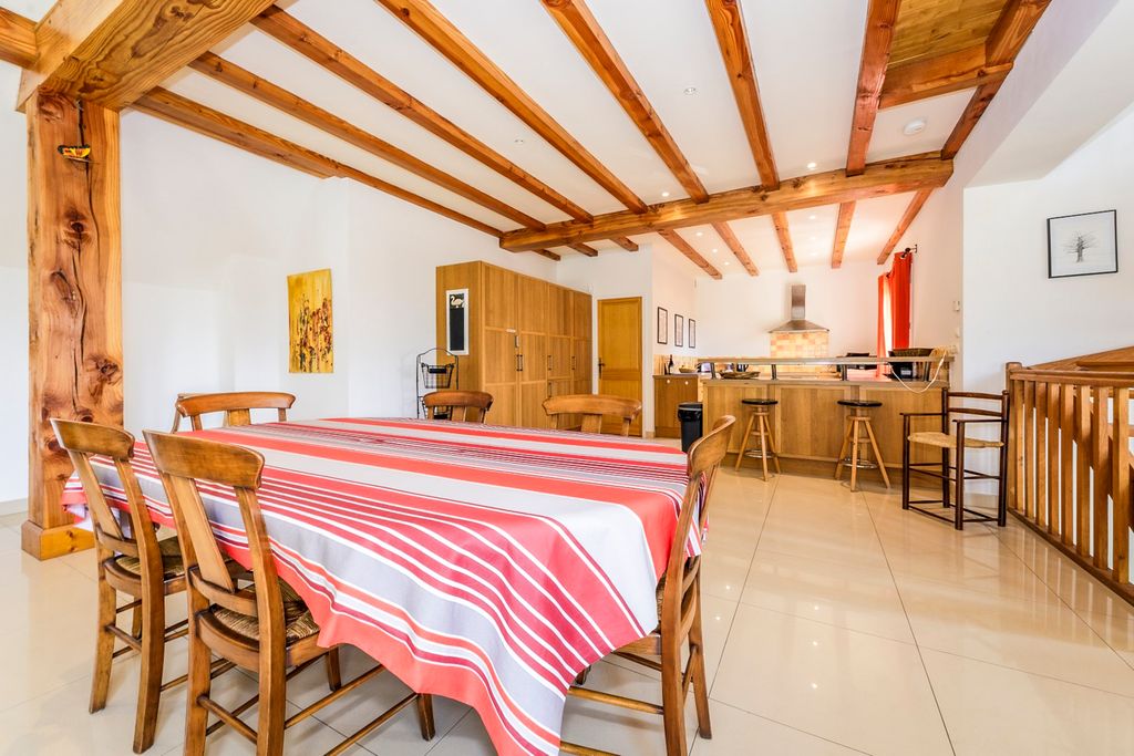 Maison des Sept Tours Dordogne Olivers Travels 4