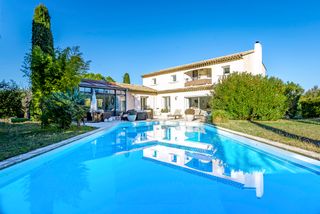 Lis de la Paix Provence Olivers Travels 1