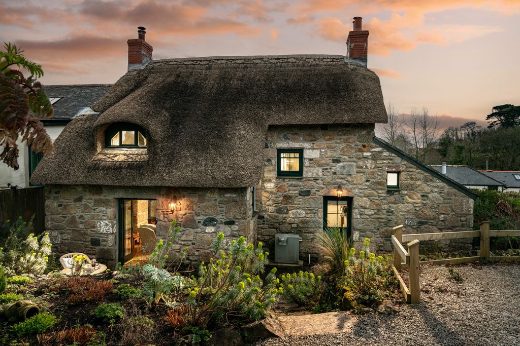 Tweed Cottage Cornwall Olivers Travels 1