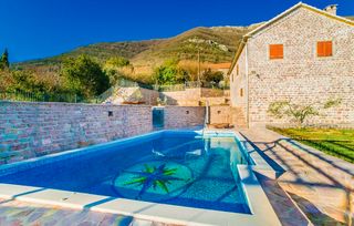 Villa Nikoah Bay Kotor Olivers Travels 19