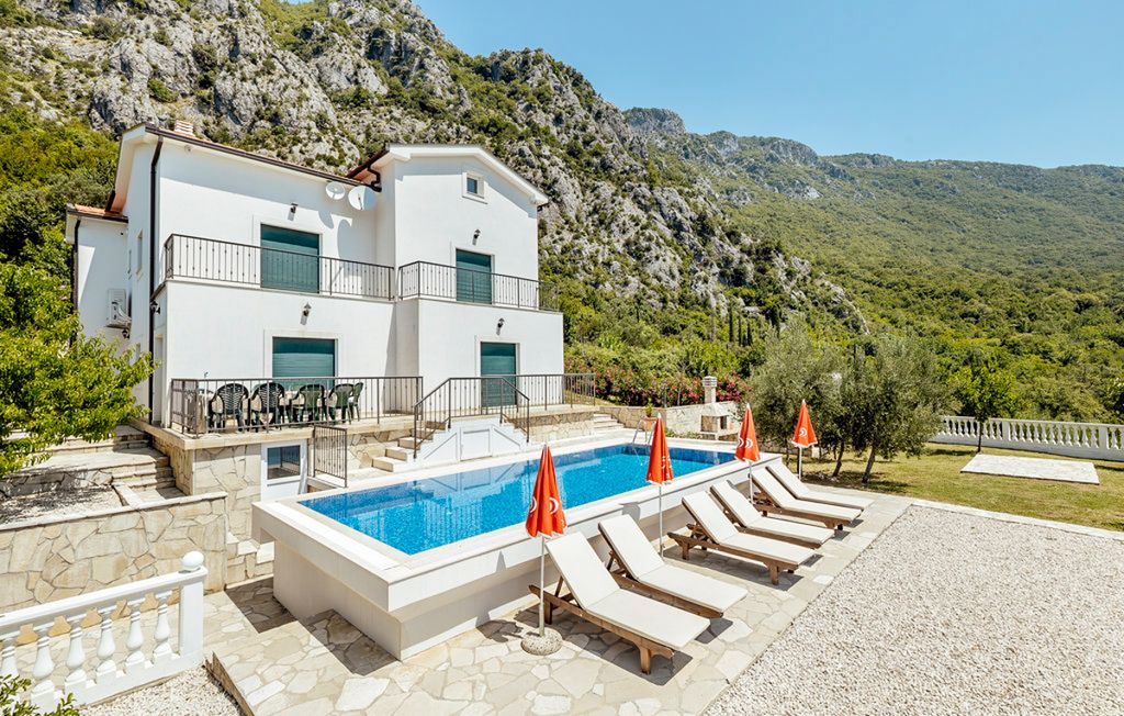 Villa Zoah Bay Kotor Olivers Travels 1