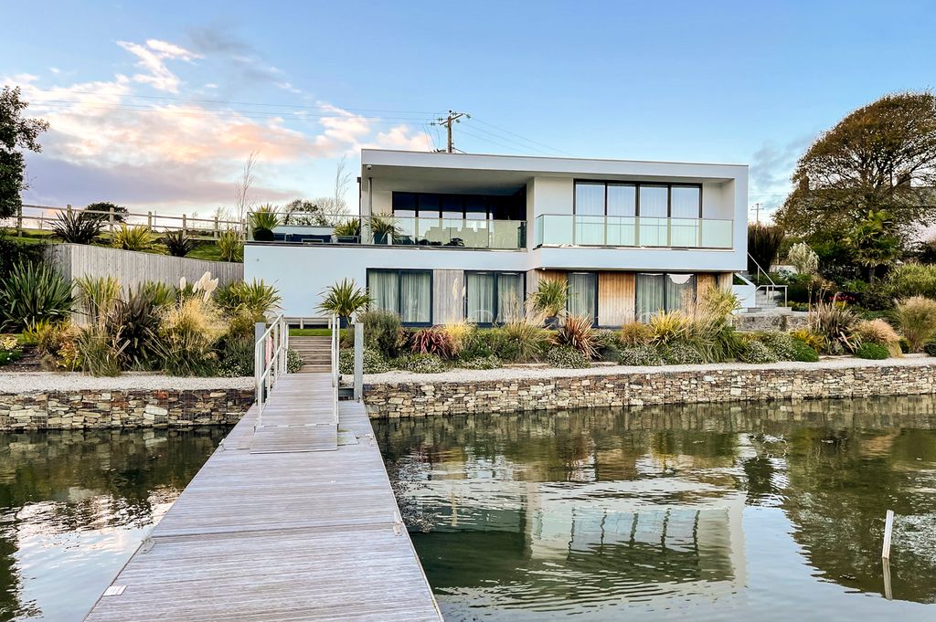 Lodestar Cornwall Olivers Travels 1