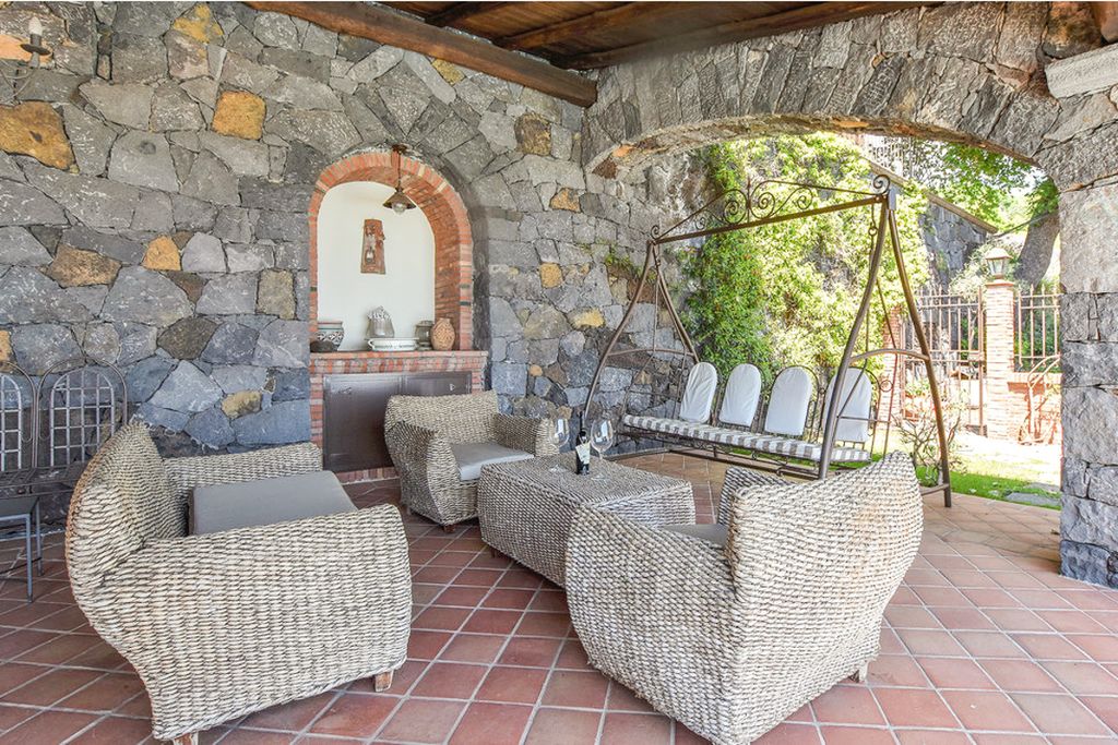 Villa Barri Eastern Sicilly OliversTravels 14