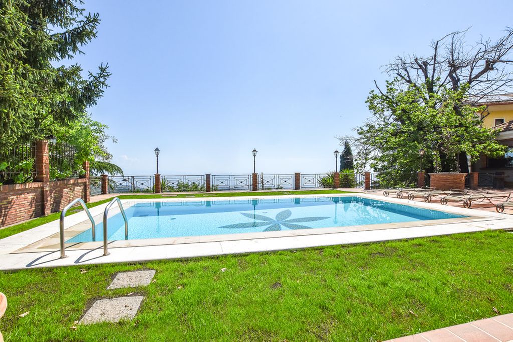 Villa Barri Eastern Sicilly OliversTravels 20