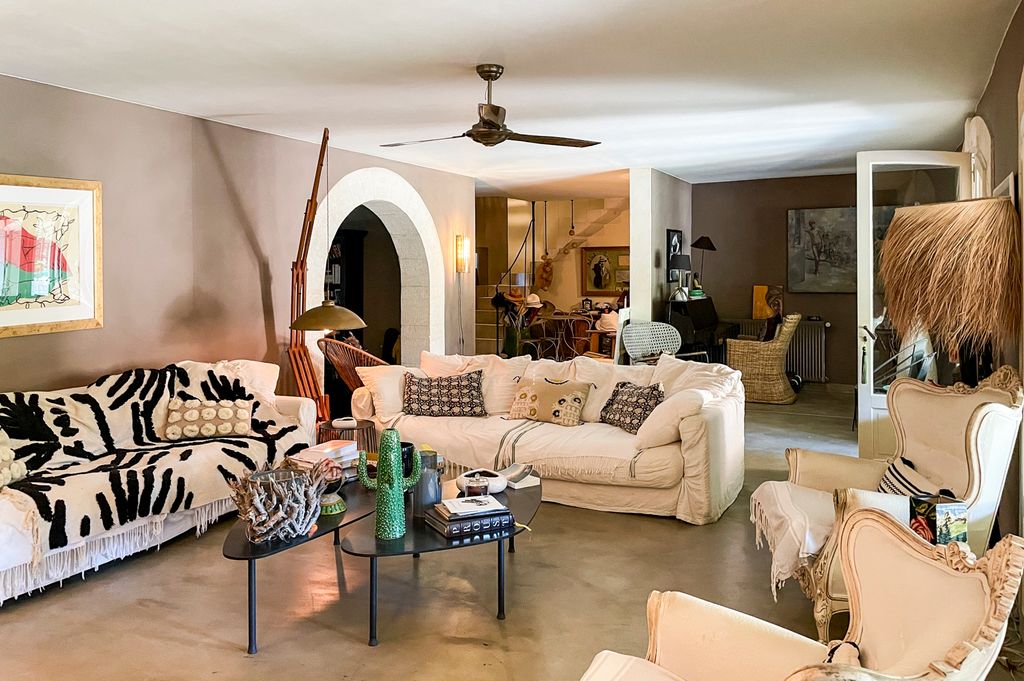 Maison Jeanette Provence Olivers Travels 3