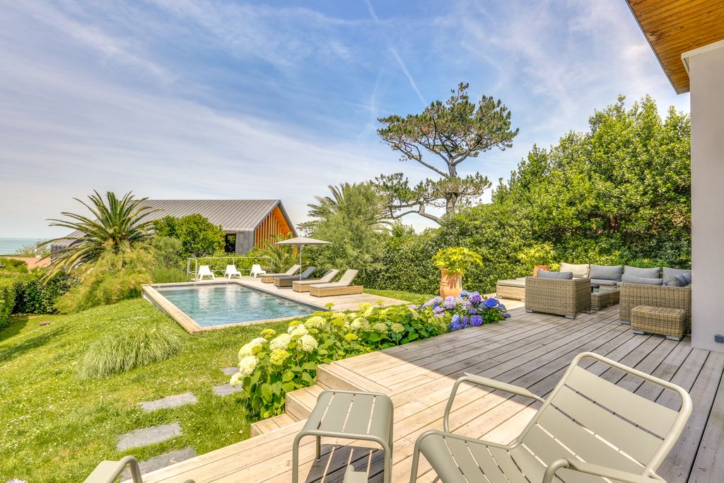 Maison De Lumiere Biarritz Olivers Travels 02