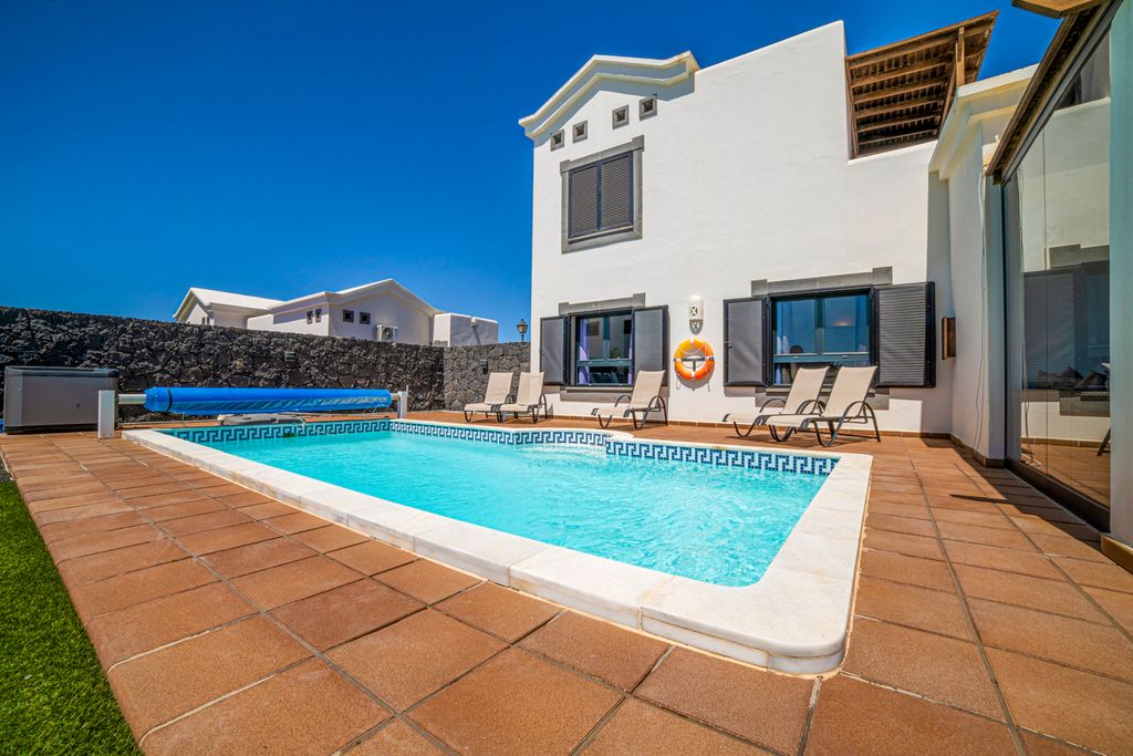 Villa Grecia Lanzarote Olivers Travels 1