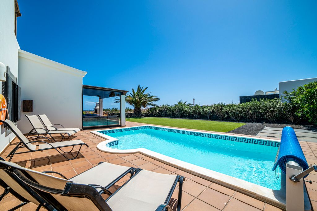 Villa Grecia Lanzarote Olivers Travels 5