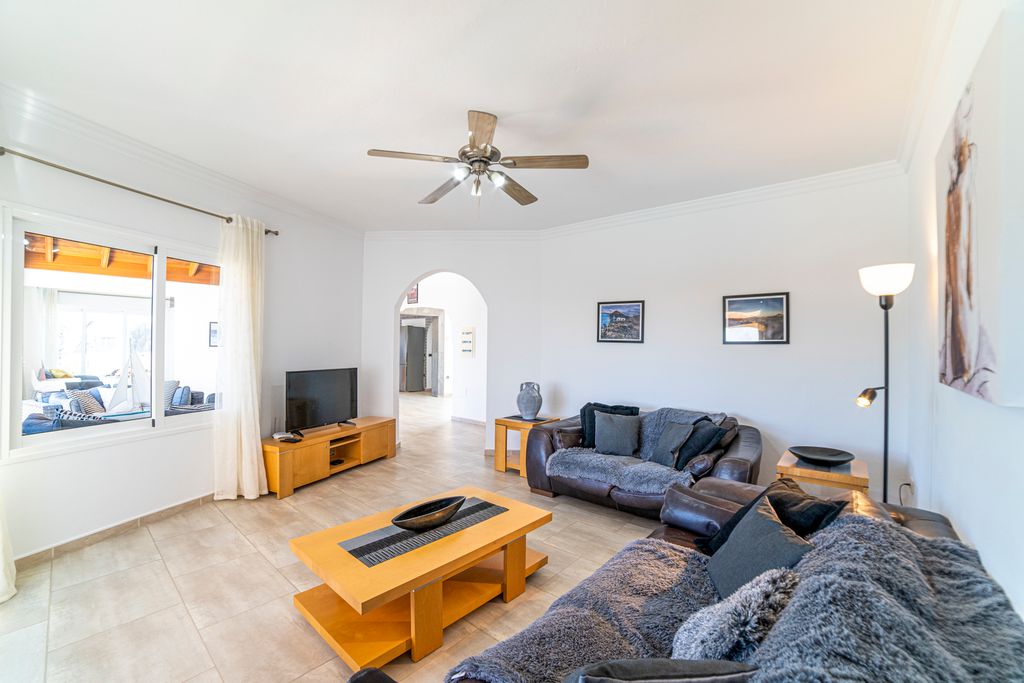 Villa Fuiji Lanzarote Olivers Travels 3