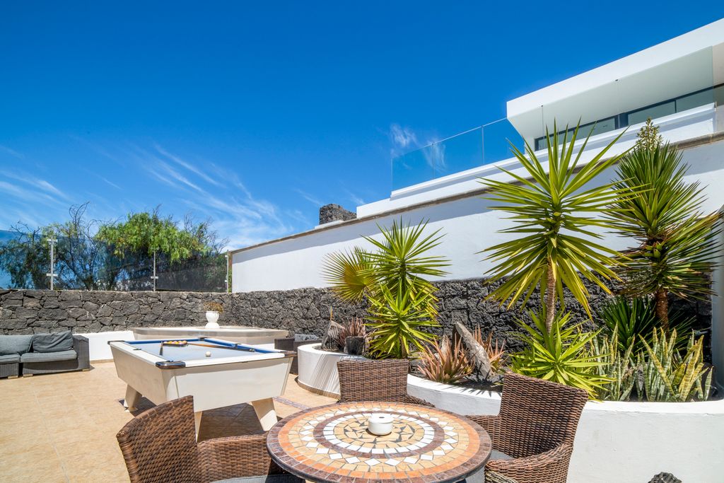 Villa Fuiji Lanzarote Olivers Travels 5
