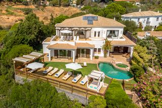 Albufeira Crest Villa Algarve Olivers Travels 1