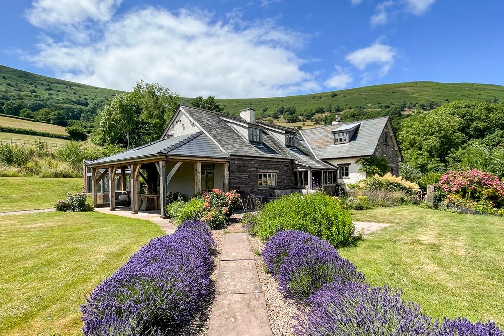 Hillside Farmhouse Heart England Olivers Travels 1