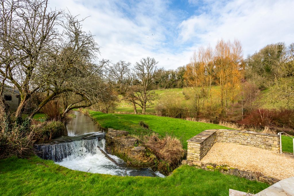 Threshing Mill Cotswolds Olivers Travels 2