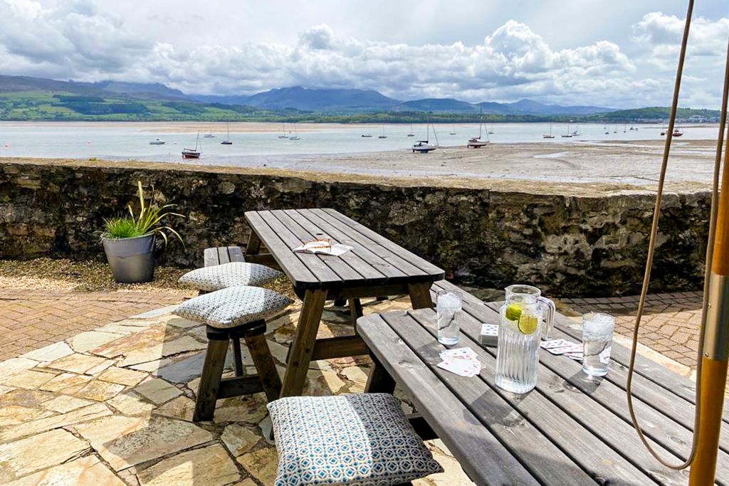 Spinnaker House Wales Olivers Travels 5