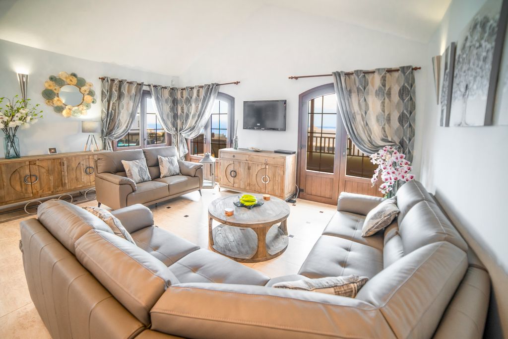 Casa Australia Lanzarote Olivers Travels 3