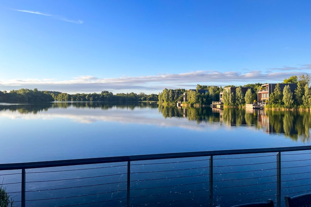 Lakefront Retreat Cotswolds Olivers Travels 2