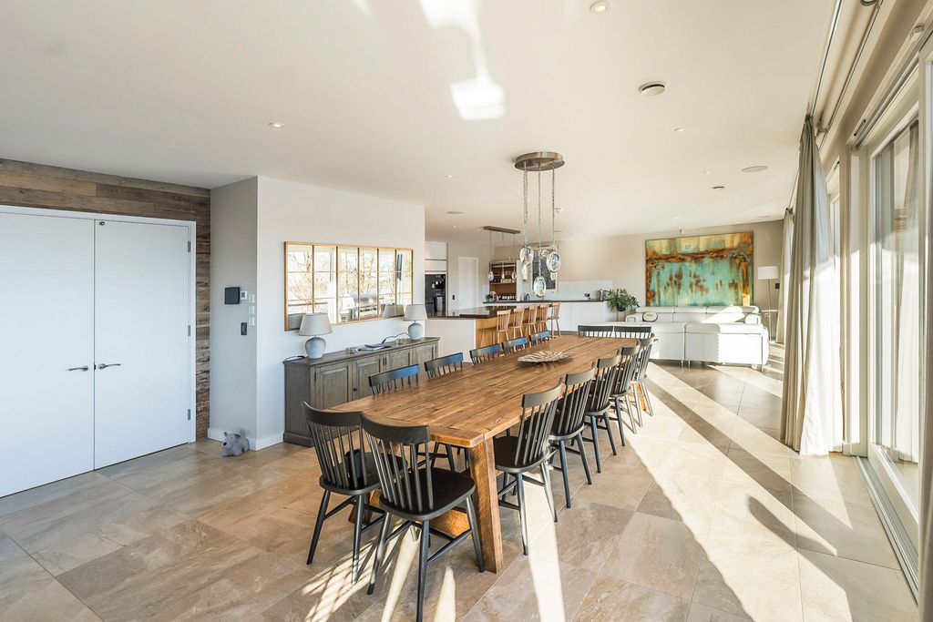 Lakefront Retreat Cotswolds Olivers Travels 4