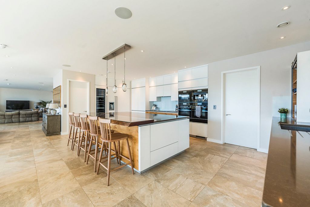 Lakefront Retreat Cotswolds Olivers Travels 5
