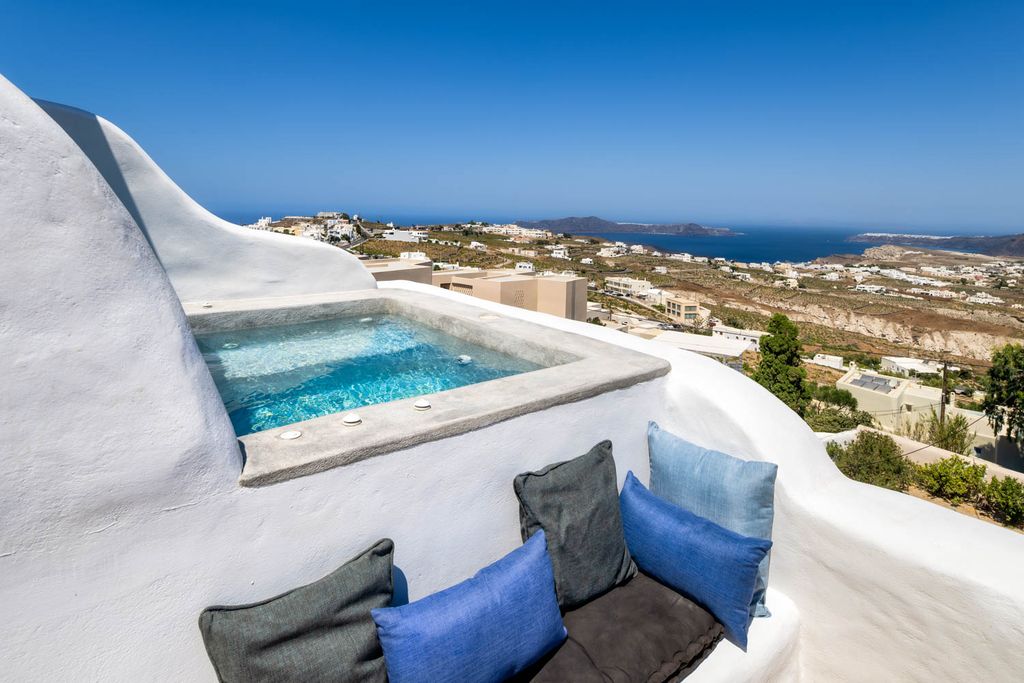 Villa Castelli Greece Santorini OliversTravels 1