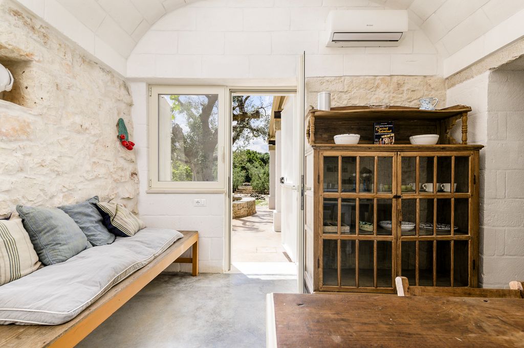 Trullo Sole Puglia Olivers Travels 3