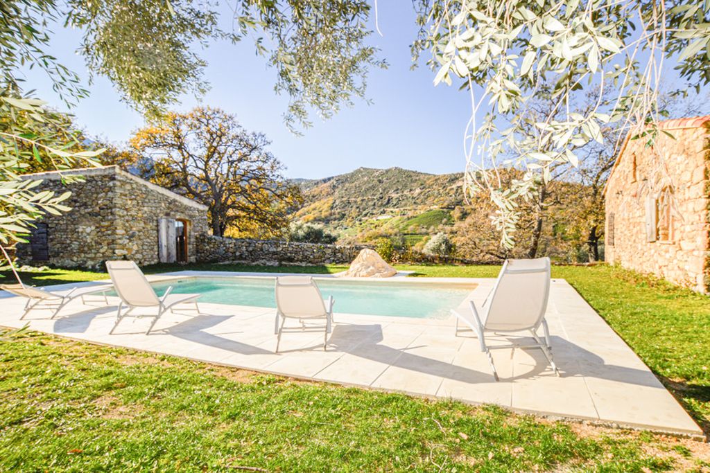 Dans Les Pierres Corsica OliversTravels 13