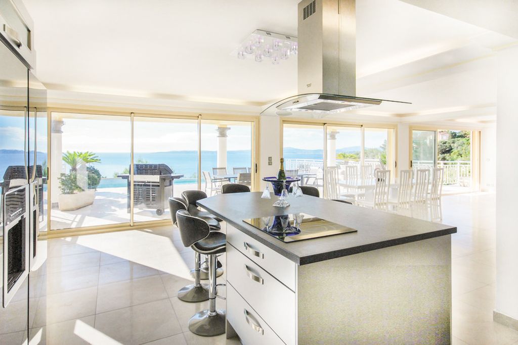 Dans Le Bleu Provence OliversTravels 5