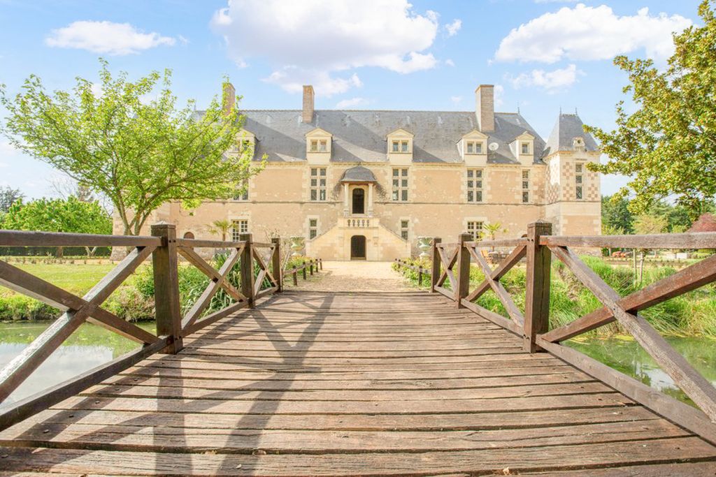 Chateau Granite Loire Valley OliversTravels 24