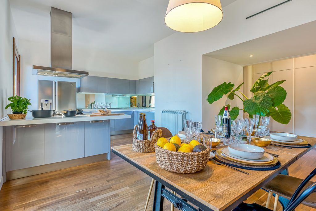 Skylife Peacock Penthouse Rome Olivers Travels 4 01