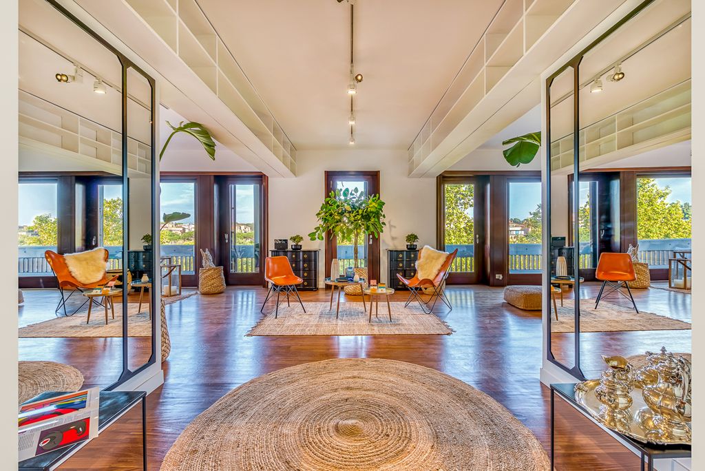 Skylife Peacock Penthouse Rome Olivers Travels 5 01