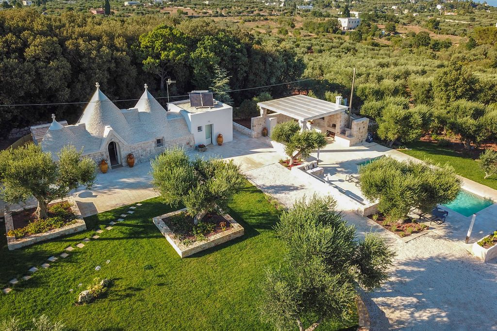 Trulli Ciporrelli Puglia Olivers Travels 1