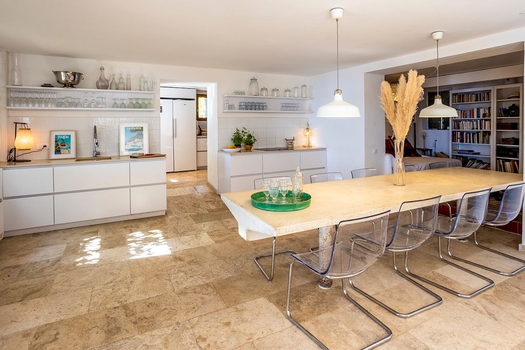 Villa de la Baie French Riviera Olivers Travels 4