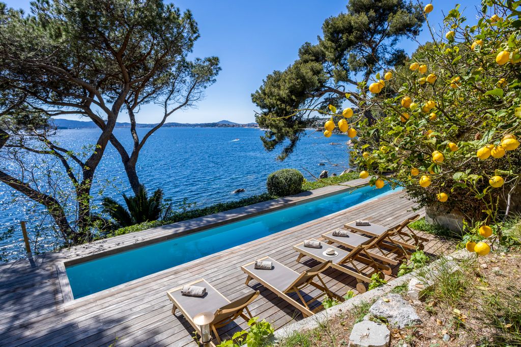 Villa de la Baie French Riviera Olivers Travels 1