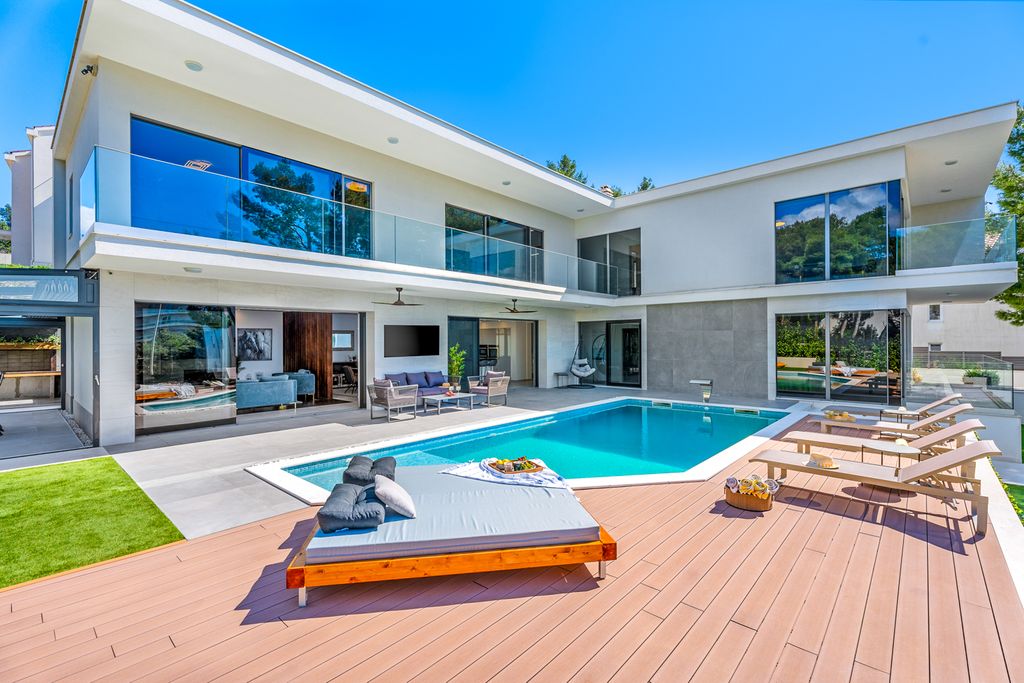 Villa Averill Dalmatia Croatia Olivers Travels 1