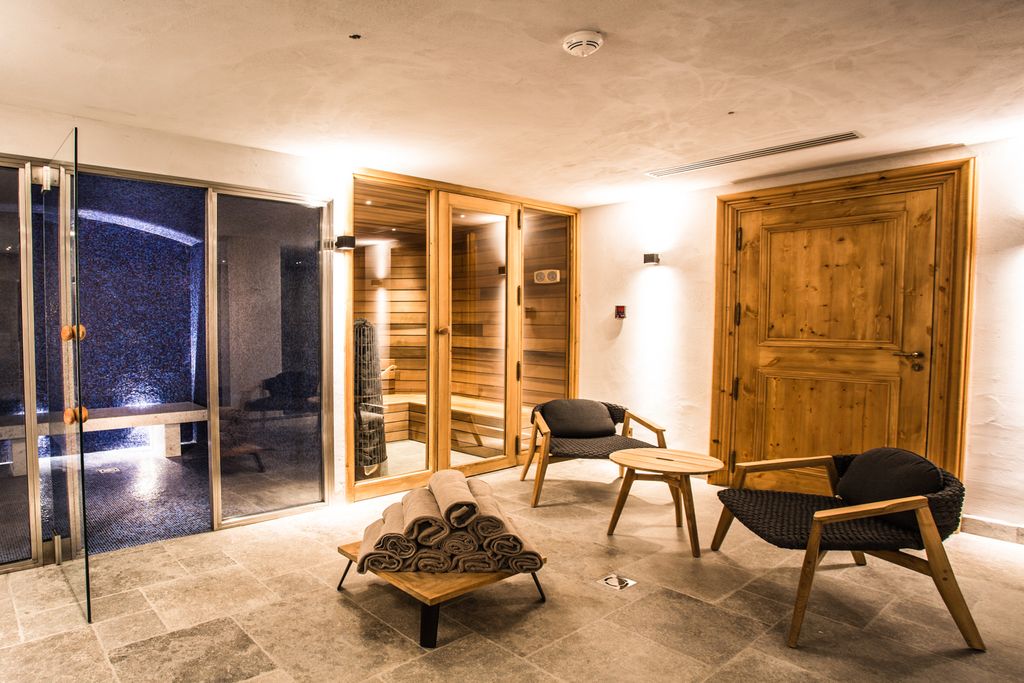 Chalet Bijoux Val D isere France OliversTravels 3