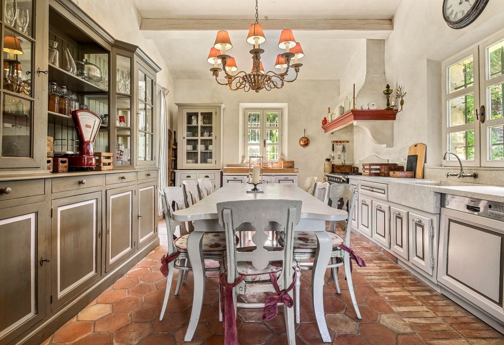 La Pivoine French Riviera Olivers Travels 4