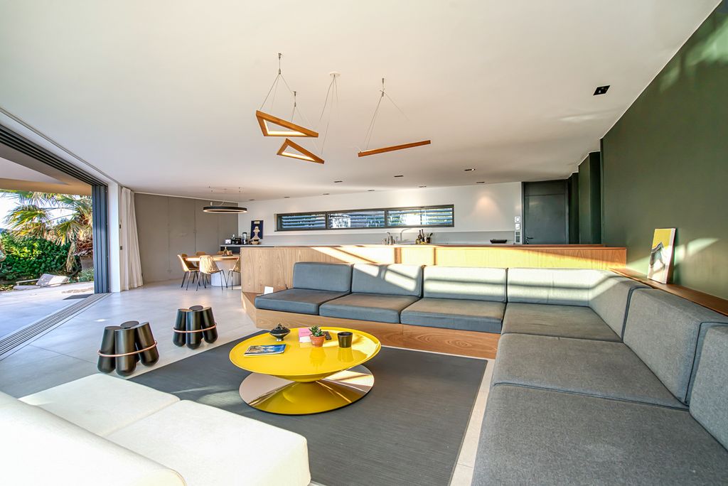 Villa Magnum French Riviera Olivers Travels 3