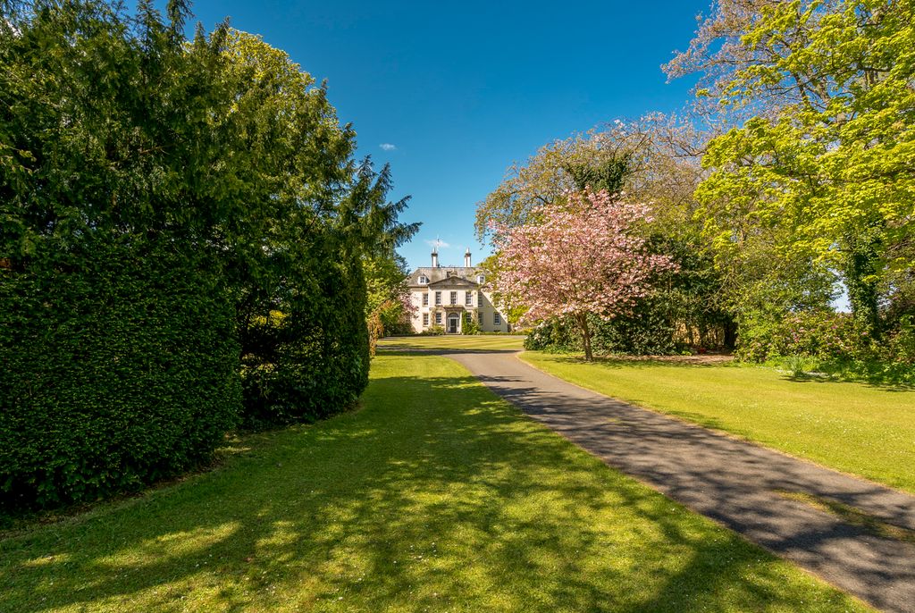 Blossom Mansion Scotland Olivers Travels 6