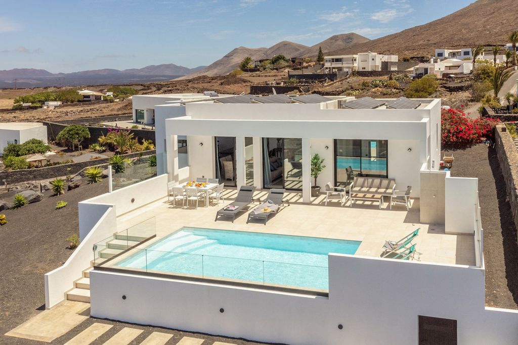 Villa Capricania Lanzarote Olivers Travels 1