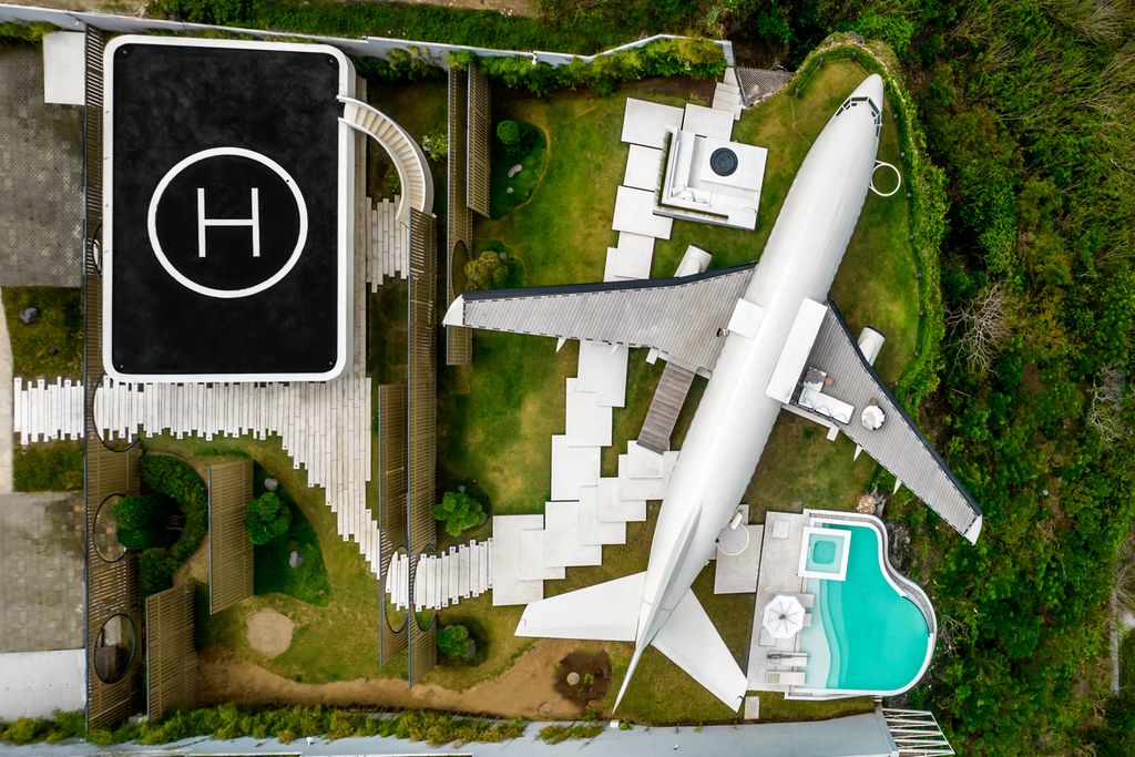 Pesawat Villa Uluwatu Bali OliversTravels 1