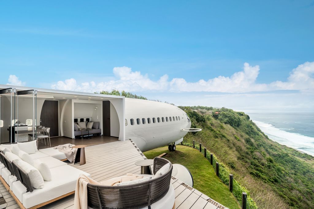Pesawat Villa Uluwatu Bali OliversTravels 3