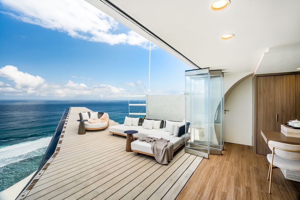 Pesawat Villa Uluwatu Bali OliversTravels 4
