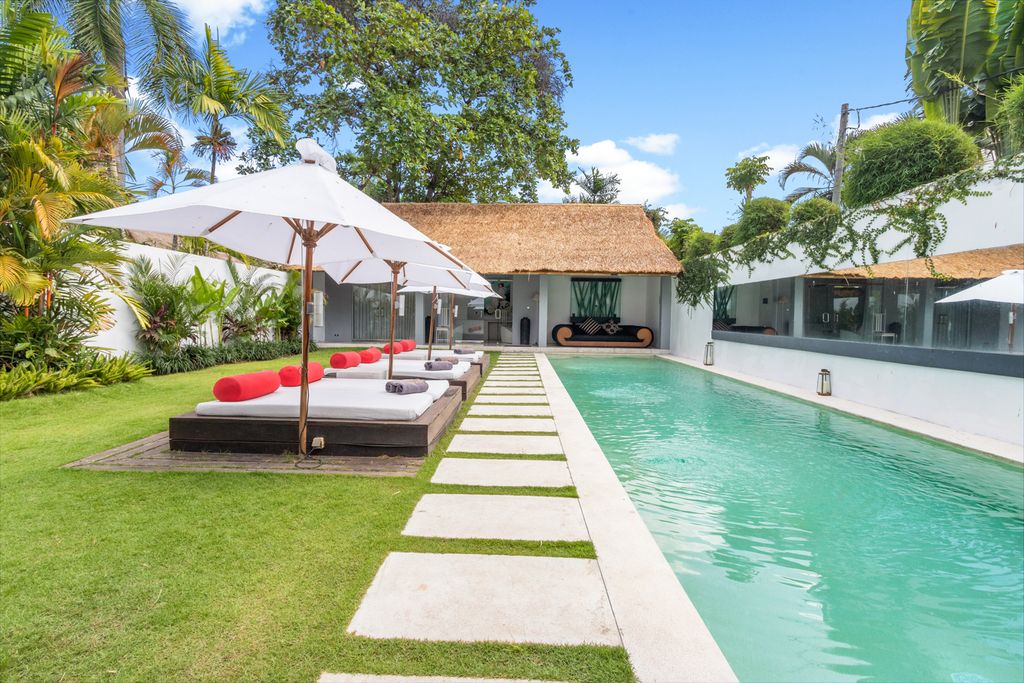 Villa Kuta Seminyak Bali OliversTravels 3