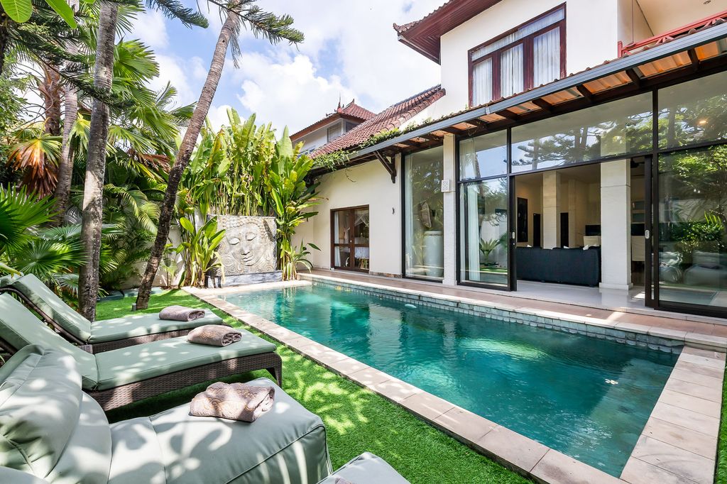Villa Utara Seminyak OliversTravels 01