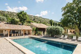 Villa Les Dentelles Provence Alpes France OliversTravels 1